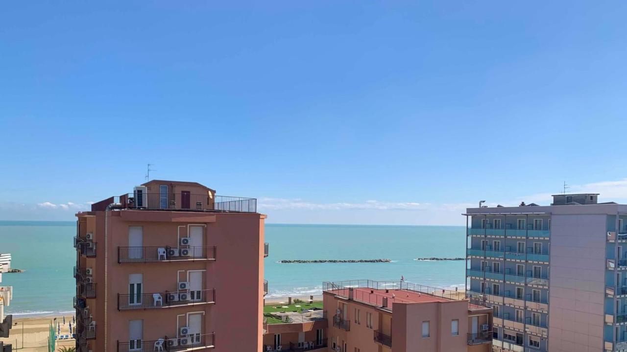 Hotel Caesar Pesaro Exterior photo
