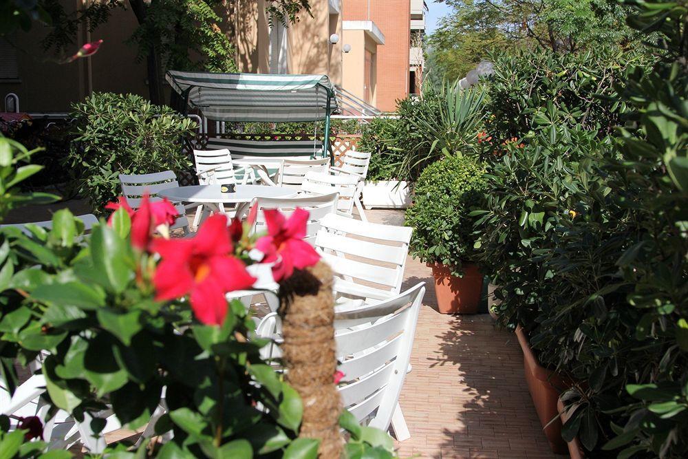 Hotel Caesar Pesaro Exterior photo
