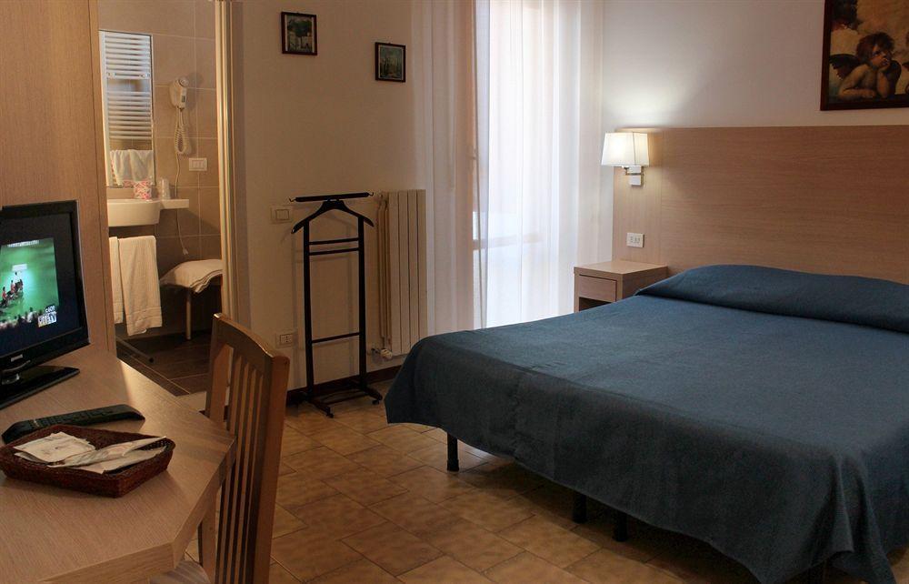 Hotel Caesar Pesaro Exterior photo