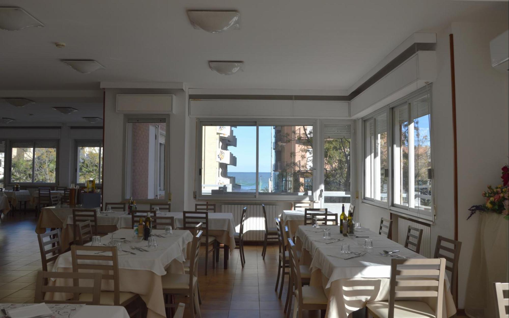 Hotel Caesar Pesaro Exterior photo