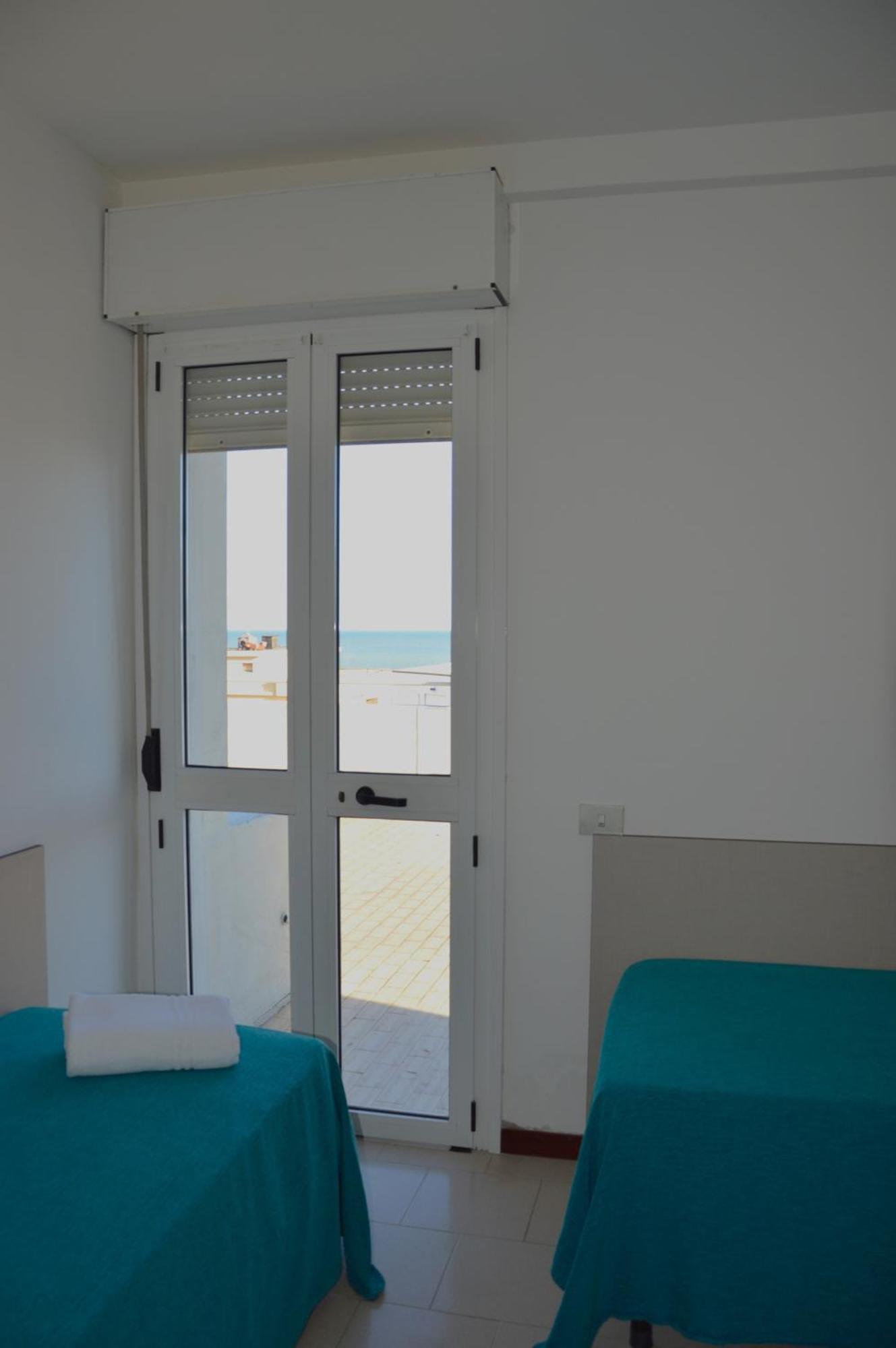 Hotel Caesar Pesaro Exterior photo